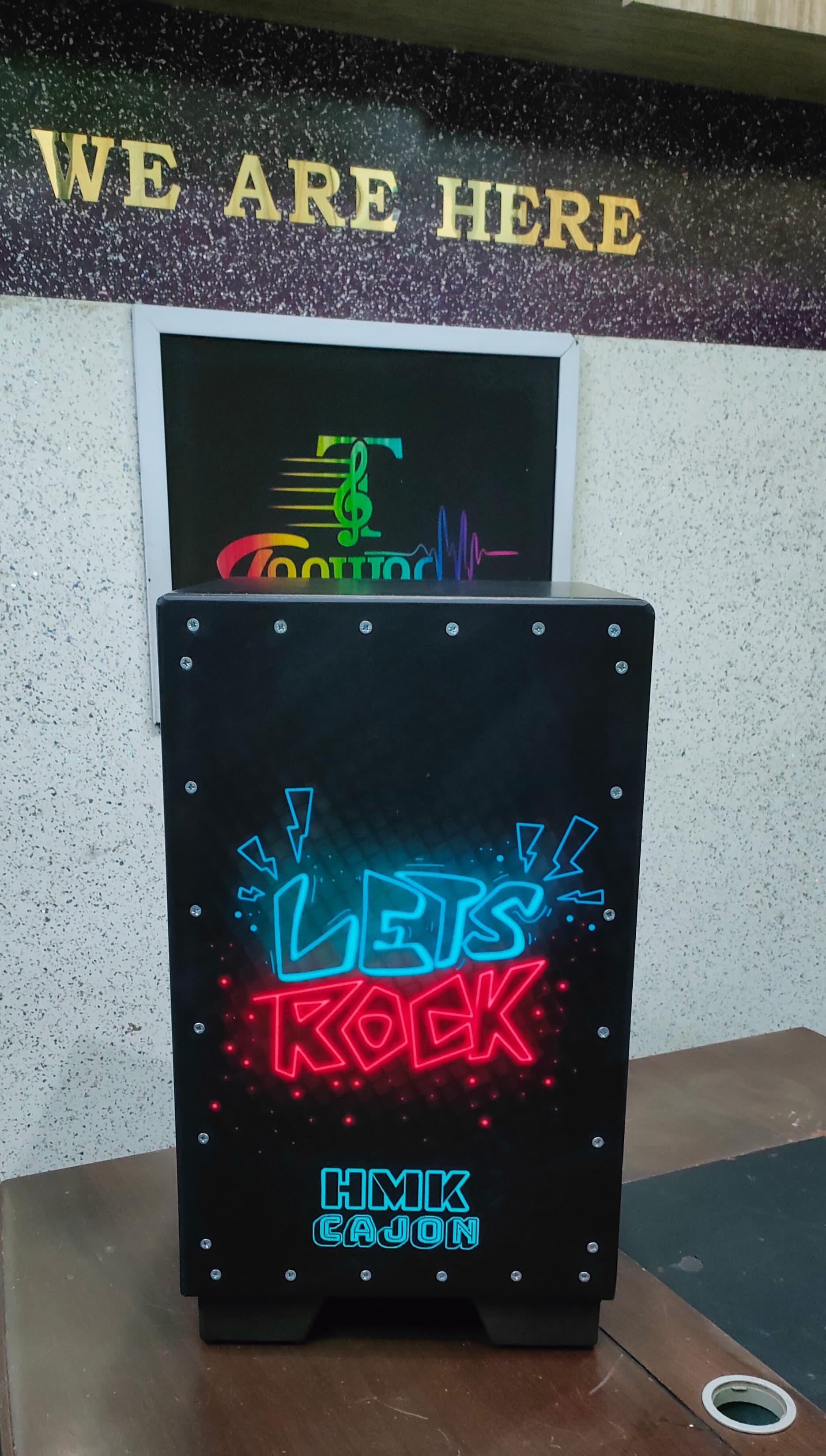 HMK Adjustable Snare Cajon – Lets Rock black Finish